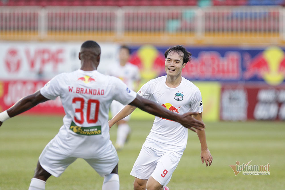 Top 10 bàn thắng đẹp vòng 12 V-League: Văn Toàn so tài Lee Nguyễn