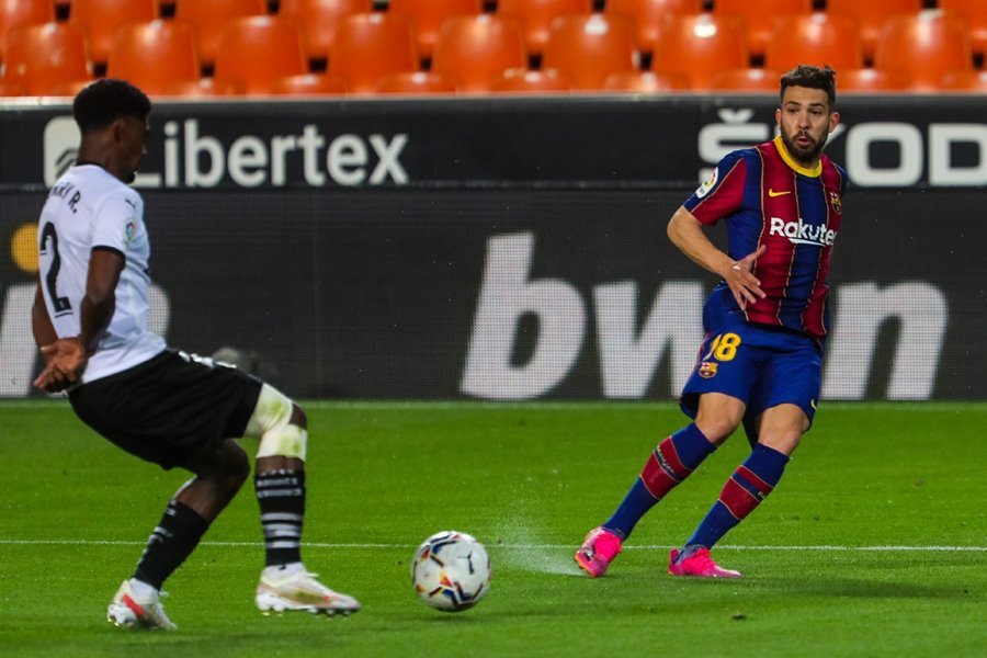 Messi ghi siêu phẩm, Barca thắng kịch tính Valencia