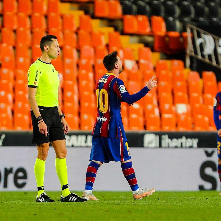 Messi ghi siêu phẩm, Barca thắng kịch tính Valencia