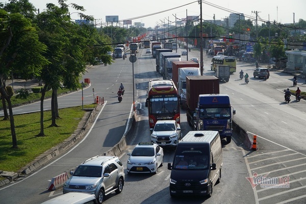 Cửa ngõ vào TP.HCM thông thoáng, bến xe 'dễ thở' ngày cuối nghỉ lễ