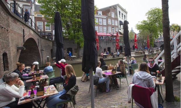 Mỹ và EU nới lỏng hạn chế, Ấn Độ chìm sâu hơn trong dịch Covid-19