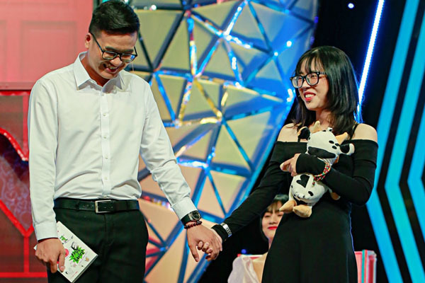 Cô gái gọi bạn trai là ‘đồ tồi’ vì bị từ chối tình cảm trên sóng truyền hình