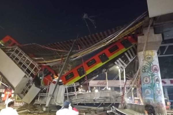 Sập đường sắt trên cao tại Mexico, ít nhất 13 người chết