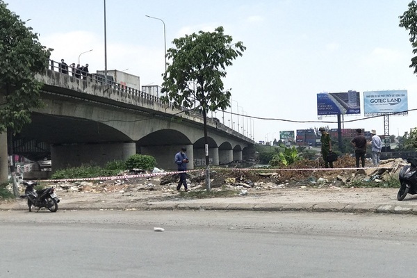 Thi thể người đàn ông cháy đen ở bãi rác dưới chân cầu Đồng Nai