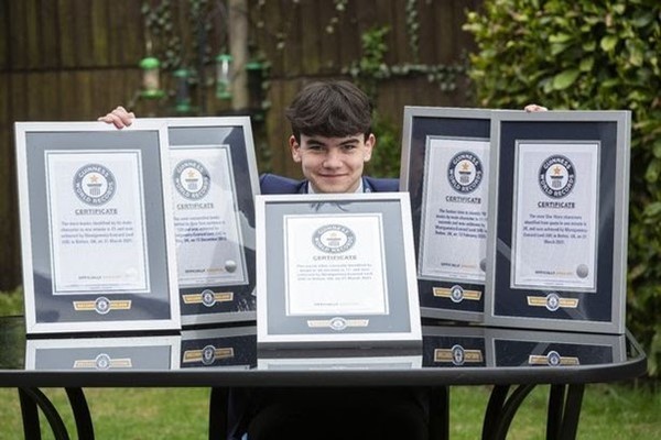‘Thiên tài’ trẻ nhất nước Anh sở hữu 5 kỷ lục thế giới