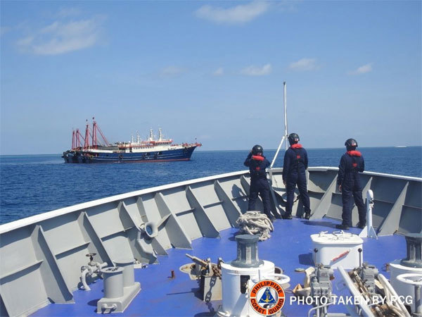 Philippines khuyên ngư dân phớt lờ lệnh cấm của Trung Quốc ở Biển Đông