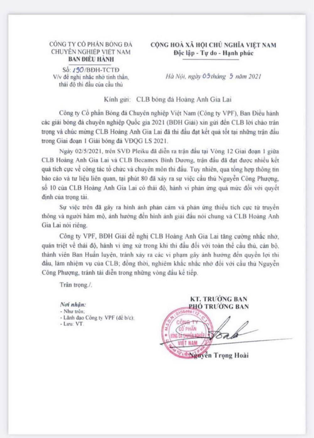 Công Phượng có hành vi phản cảm: Chỉ cần nghiêm khắc... nhắc nhở!