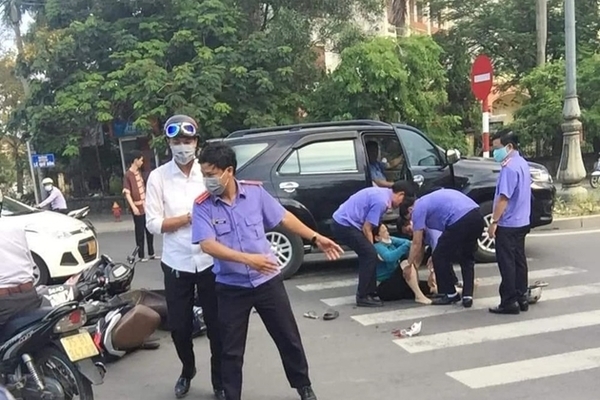 Viện trưởng kiểm sát dùng xe công đưa người gặp nạn đi cấp cứu