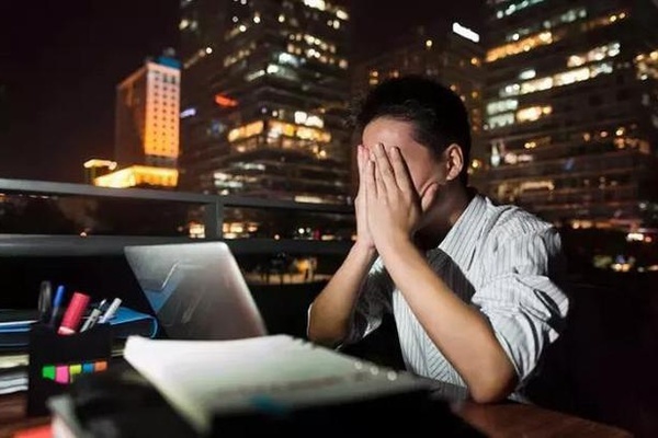 '35 tuổi chưa được thăng chức chứng tỏ họ có vấn đề gì đó'