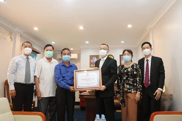 Truyền hình Campuchia: Đại sứ quán Việt Nam tích cực tham gia ngăn chặn Covid-19