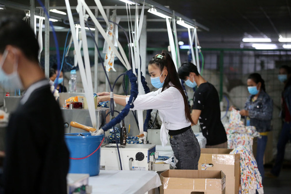Thủ đô Campuchia dỡ phong tỏa Covid-19, nhiều nhà máy mở cửa trở lại