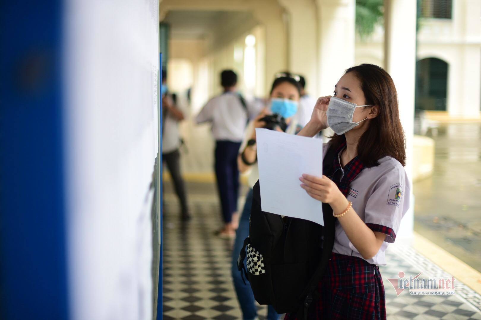 Trường học đầu tiên ở Hà Nội thi học kỳ II trực tuyến