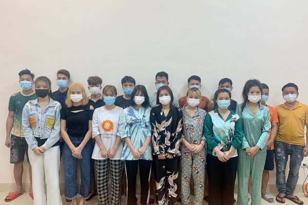 Hai quán karaoke ở Hà Nội mở trái phép trong mùa dịch