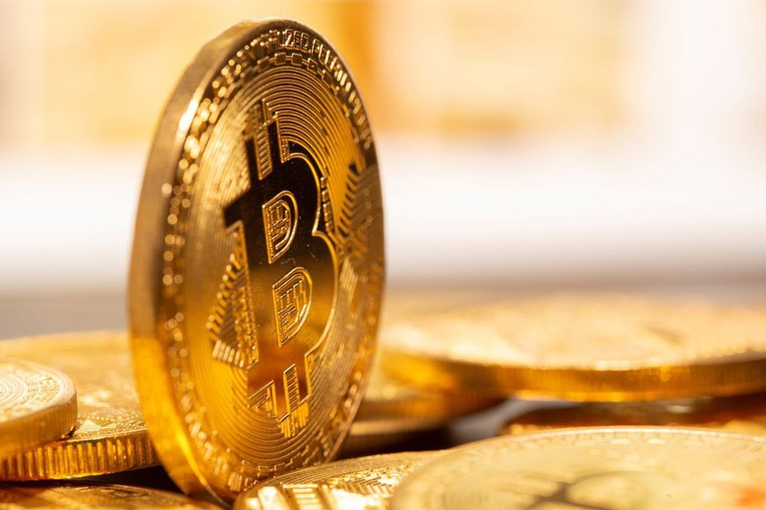 Nên đổ tiền vào Bitcoin hay Ether?
