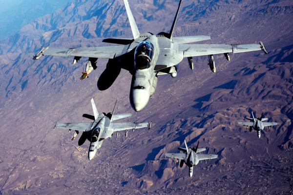 Mỹ điều hàng chục chiến đấu cơ bảo vệ binh sĩ rút khỏi Afghanistan