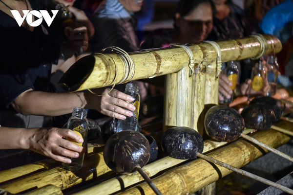 Discovering Thang Long Royal Citadel at night