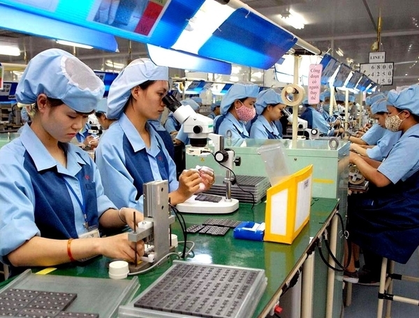 If Vietnam becomes complacent about achievements, it will be left behind: economists