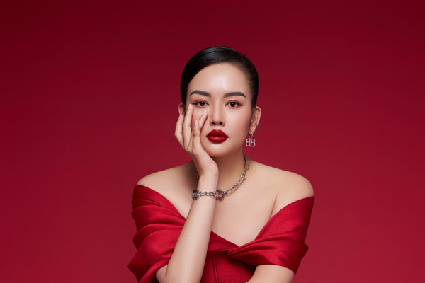 Nữ tiếp viên hàng không mở shop mỹ phẩm lấy khách hàng làm trung tâm