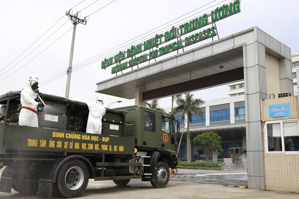 Hai điều dưỡng BV Bệnh nhiệt đới TƯ dương tính nCoV