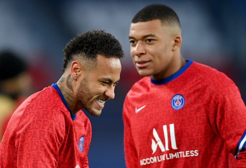 Neymar đặt bút ký hợp đồng 