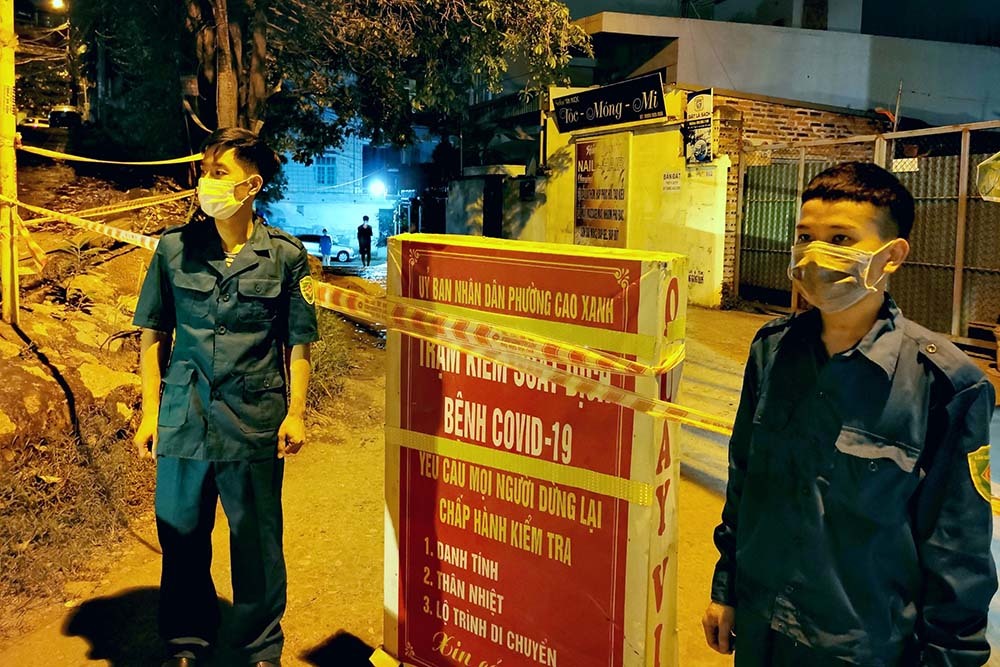 Quảng Ninh phong toả 1 khu phố, quán karaoke ở Hạ Long