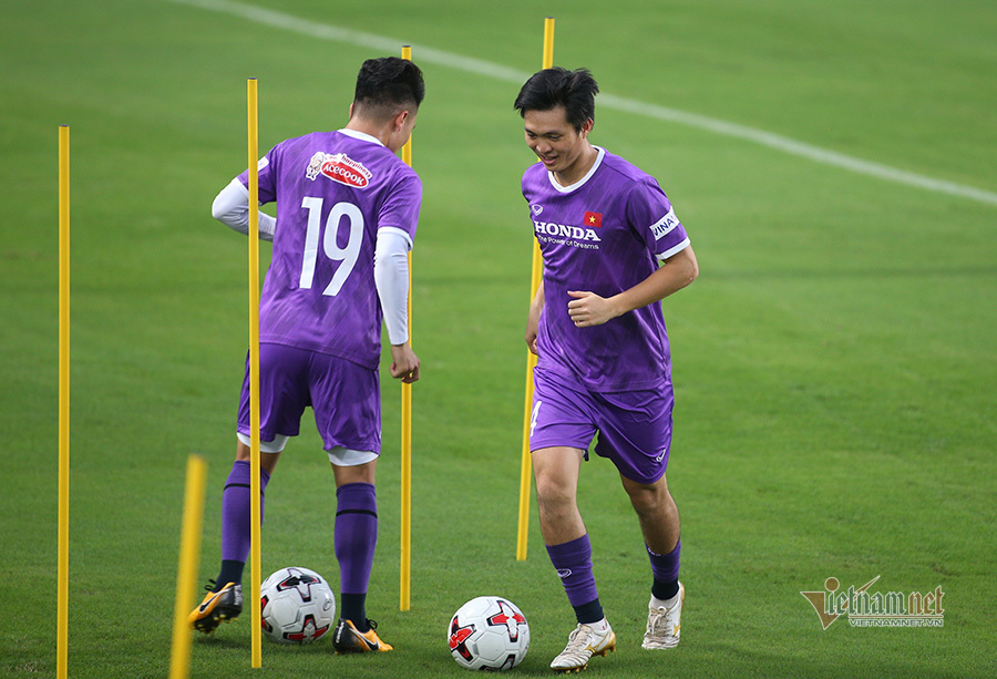 Văn Hậu tập riêng, thầy Park 