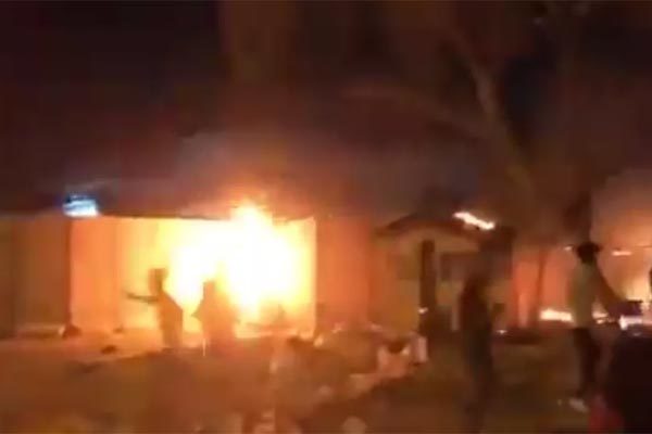 Lãnh sự quán Iran ở Iraq bị cháy sau biểu tình bạo loạn