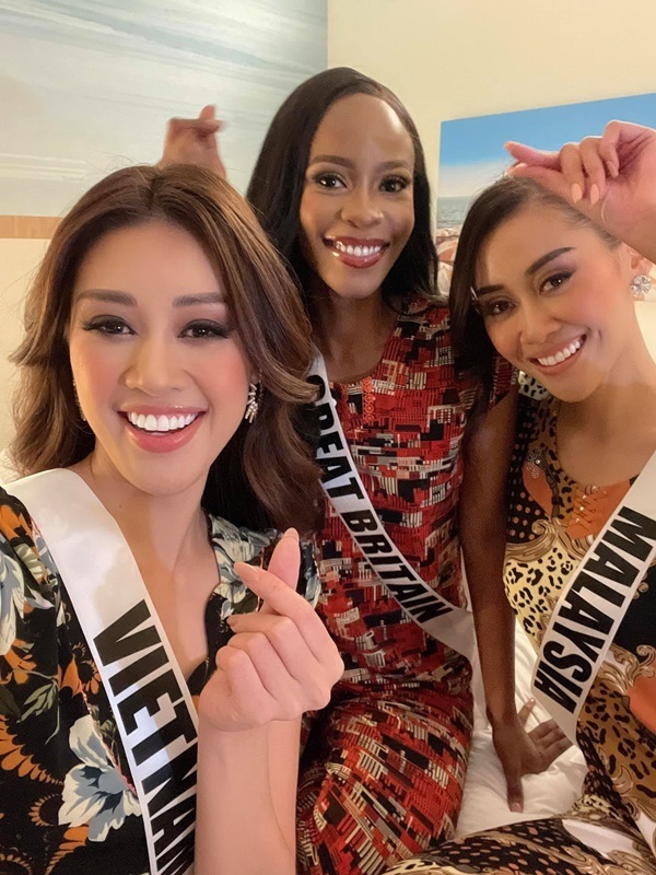 Khánh Vân diện đầm xẻ cao, được dự đoán lọt Top 12 Miss Universe