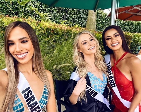 Khánh Vân diện đầm xẻ cao, được dự đoán lọt Top 12 Miss Universe