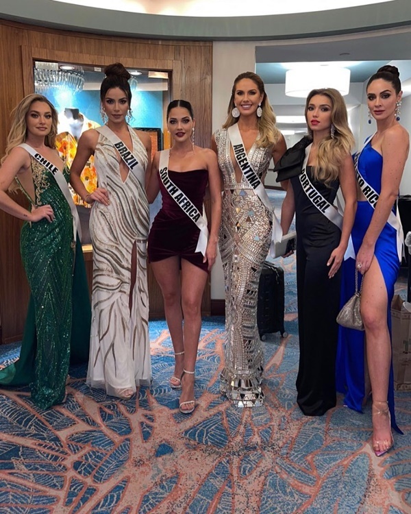 Khánh Vân diện đầm xẻ cao, được dự đoán lọt Top 12 Miss Universe