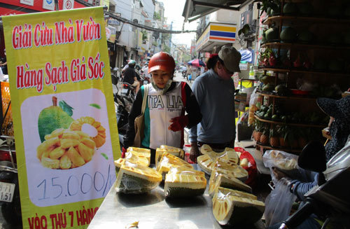 Mít Thái lại phải bán 'giải cứu'