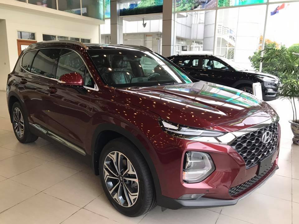 Xả kho Hyundai Santa Fe đời cũ, giá rẻ giật mình