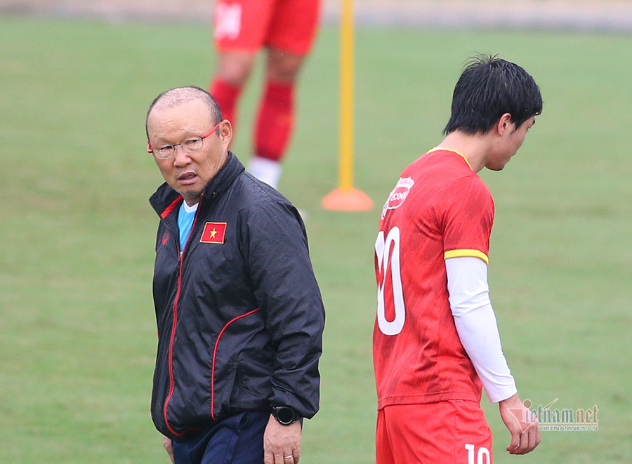 Tuyển Việt Nam chọn quân đi UAE: Mong manh tân binh