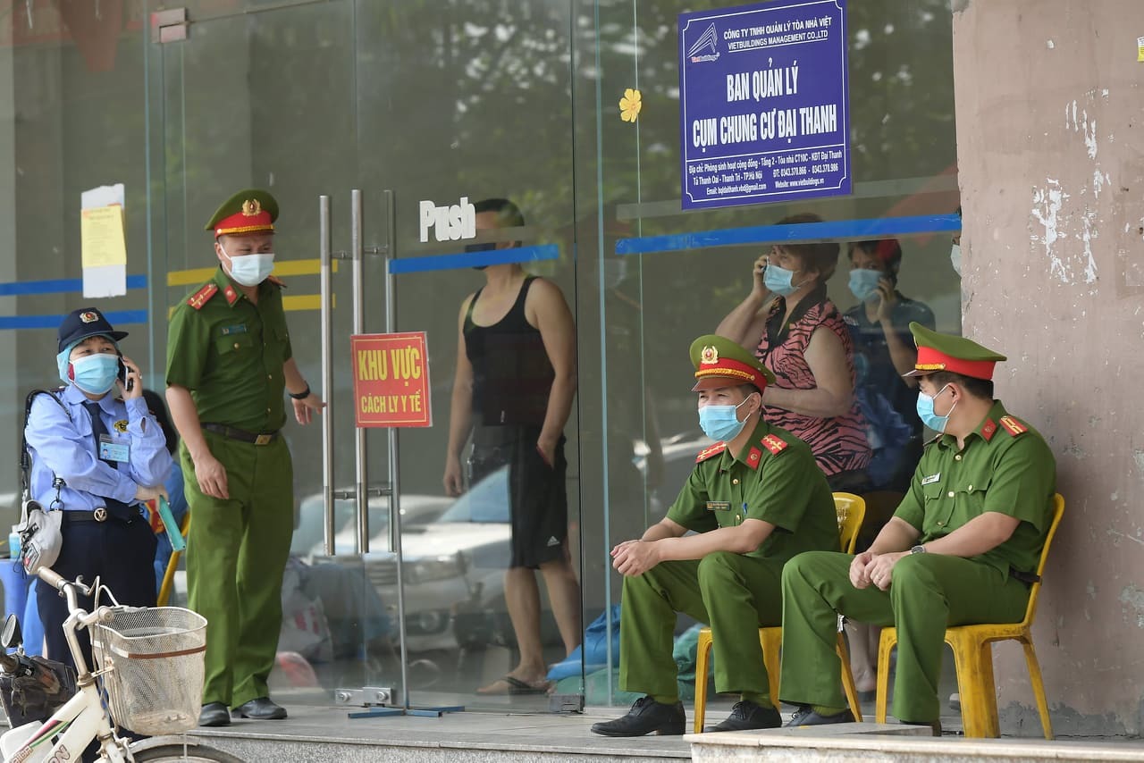 Hà Nội phong tỏa tòa nhà 32 tầng chung cư Đại Thanh