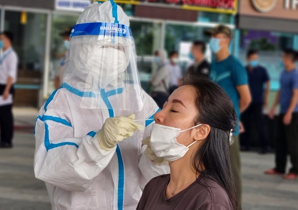 2.000 cán bộ, tiếp viên hàng không, nhân viên sân bay Đà Nẵng xét nghiệm Covid-19