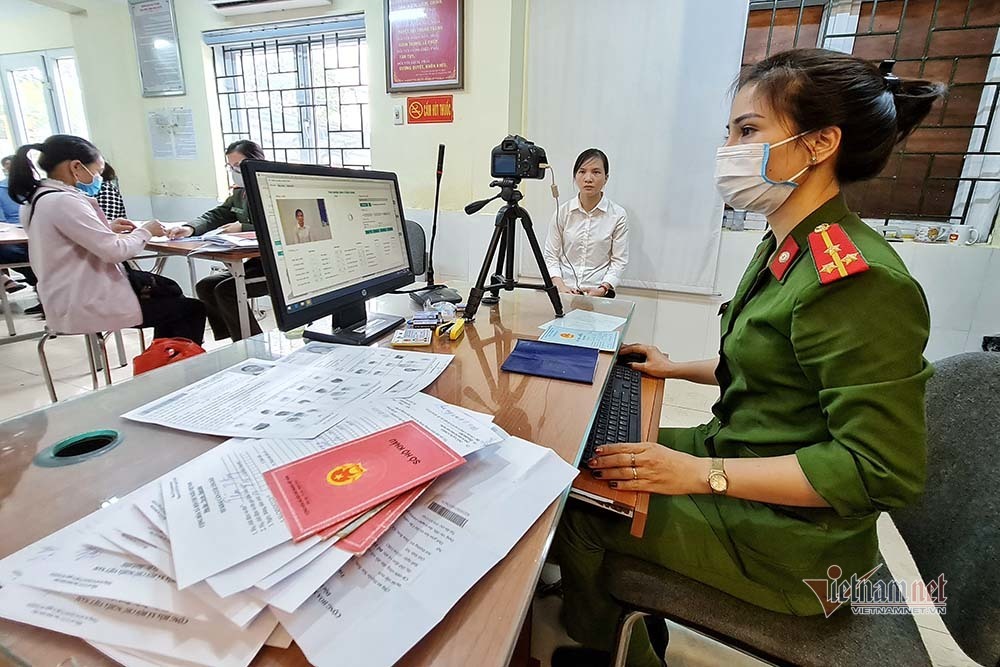 Bộ Công an lý giải nguyên nhân chậm trả căn cước công dân gắn chíp