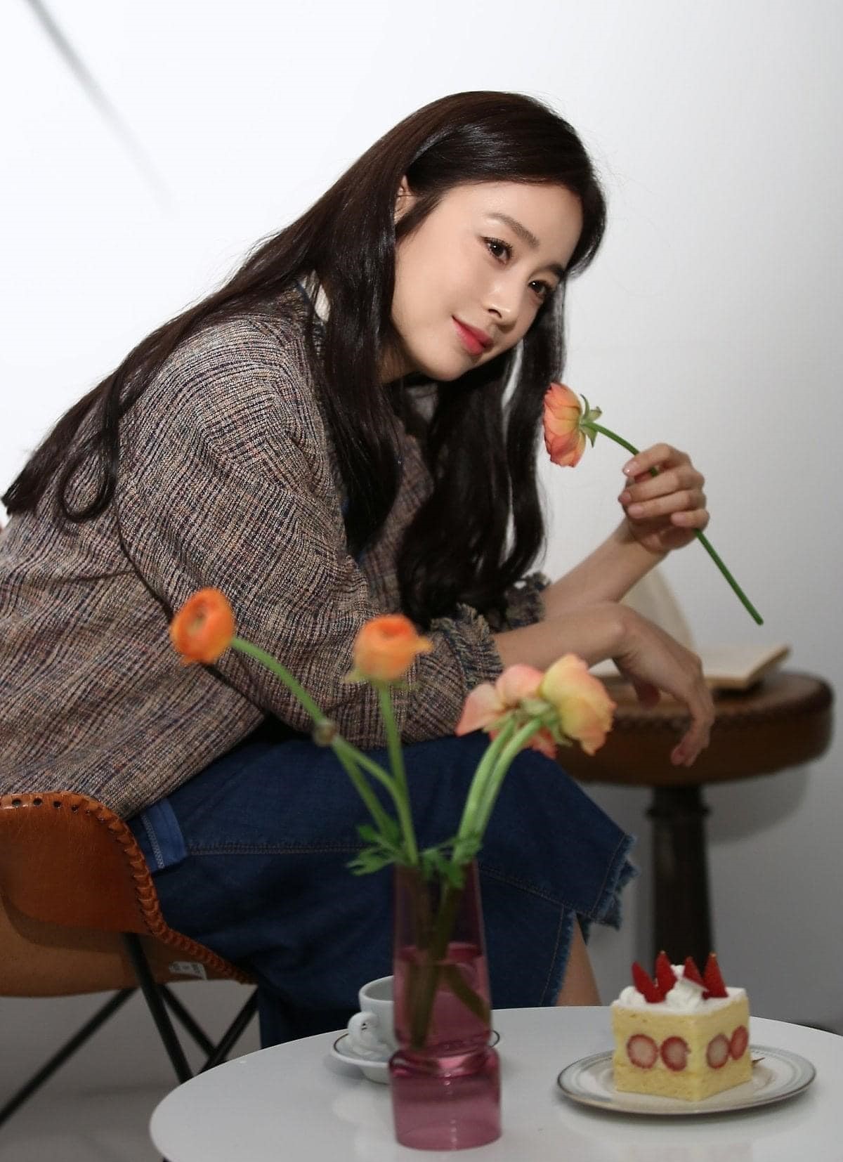 Kim Tae Hee 41 tuổi vẫn đẹp rạng ngời