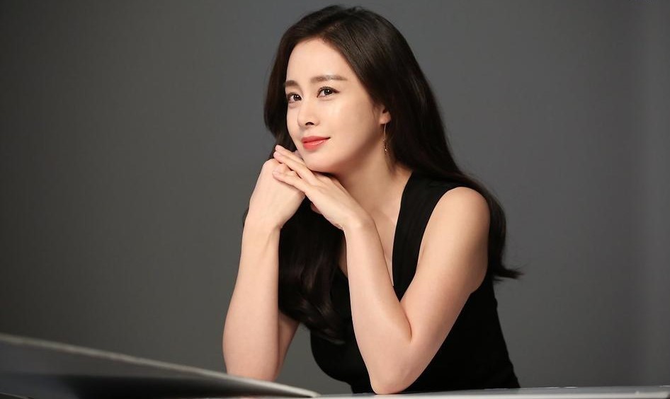 Kim Tae Hee 41 tuổi vẫn đẹp rạng ngời
