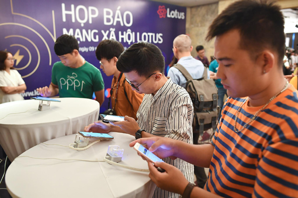 Vietnamese smartphone usage spent mostly on Facebook