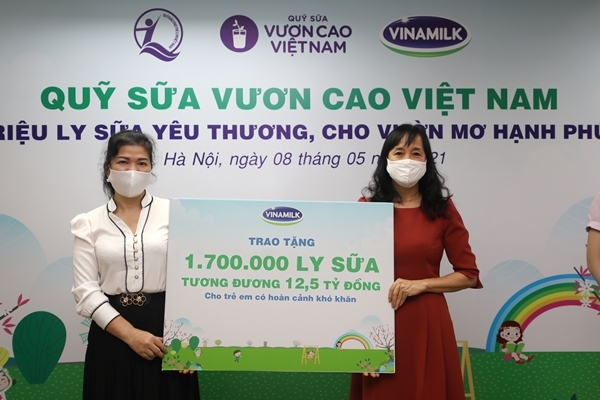 Quỹ sữa Vươn cao Việt Nam 2021 dành 1,7 triệu ly sữa cho trẻ em khó khăn