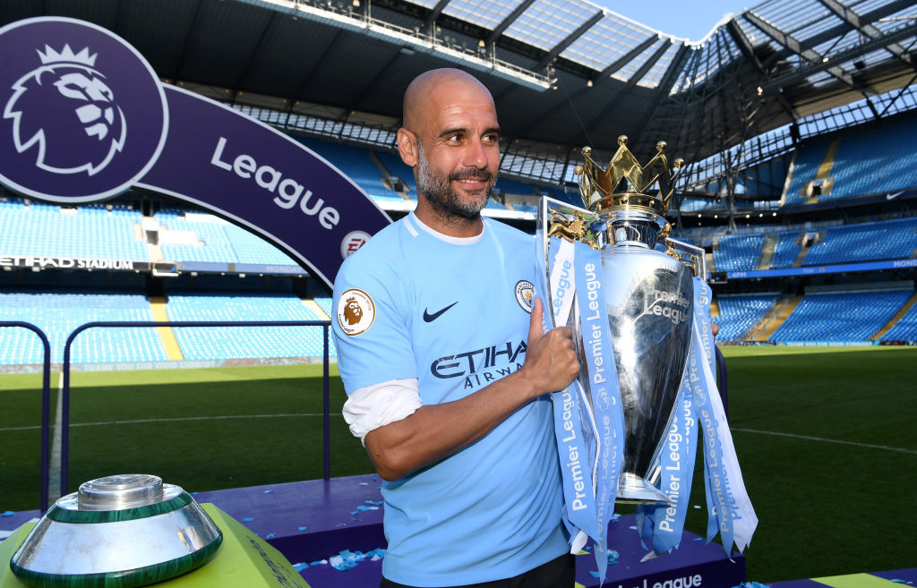 Pep Guardiola hút xì gà, hát mừng Man City vô địch Premier League