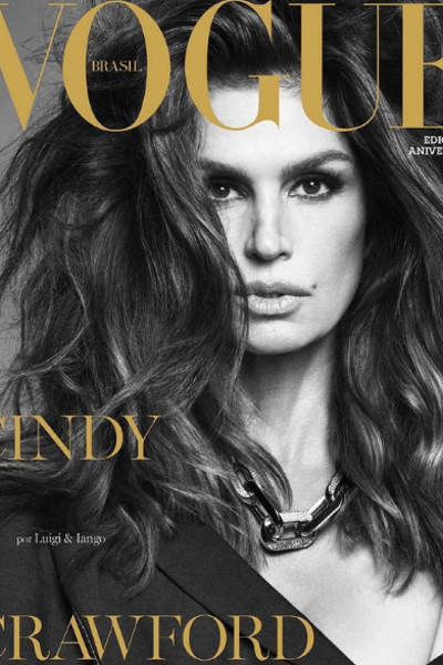 Cựu siêu mẫu Cindy Crawford gây sốt với ngoại hình tuổi 55