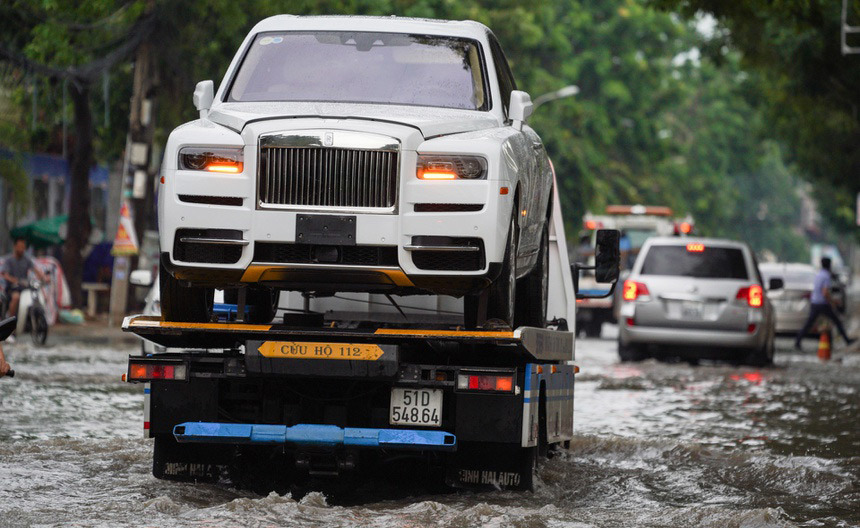 Tốn hàng chục triệu để khắc phục ôtô ngập nước