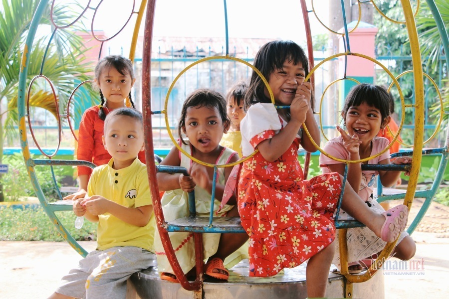 Báo cáo gửi Quốc hội: Lo ngại sức khỏe học sinh khi học trực tuyến