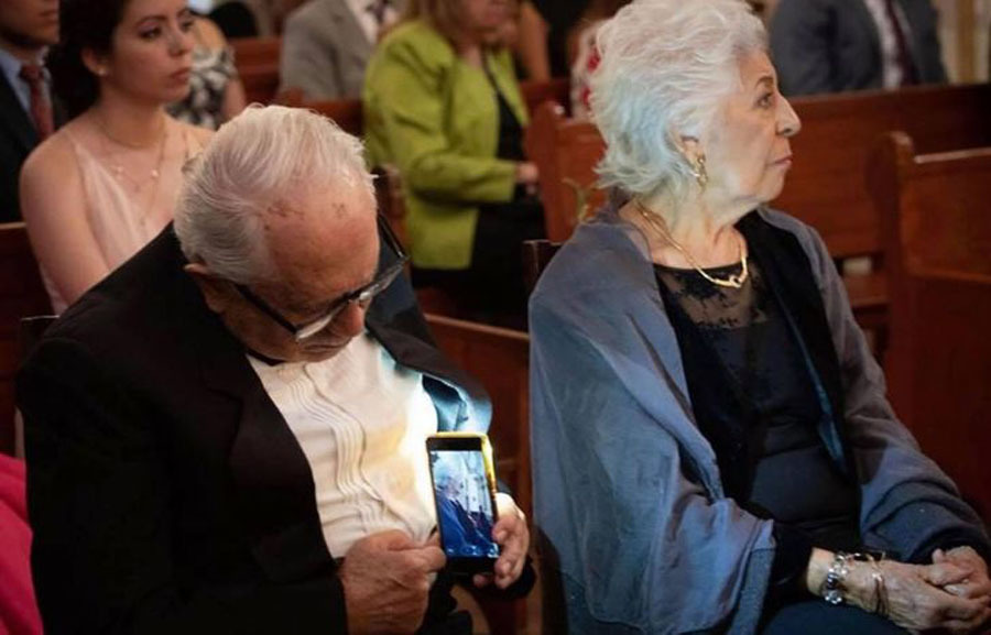 Bức ảnh về tình yêu của người già lay động triệu trái tim