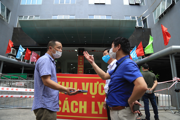 Hà Nội: Phong tỏa khu dân cư phố Lê Văn Lương và Nguyễn Lương Bằng