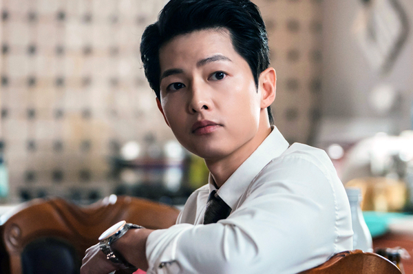 Song Joong Ki khiến bạn diễn quên lời thoại vì quá đẹp trai