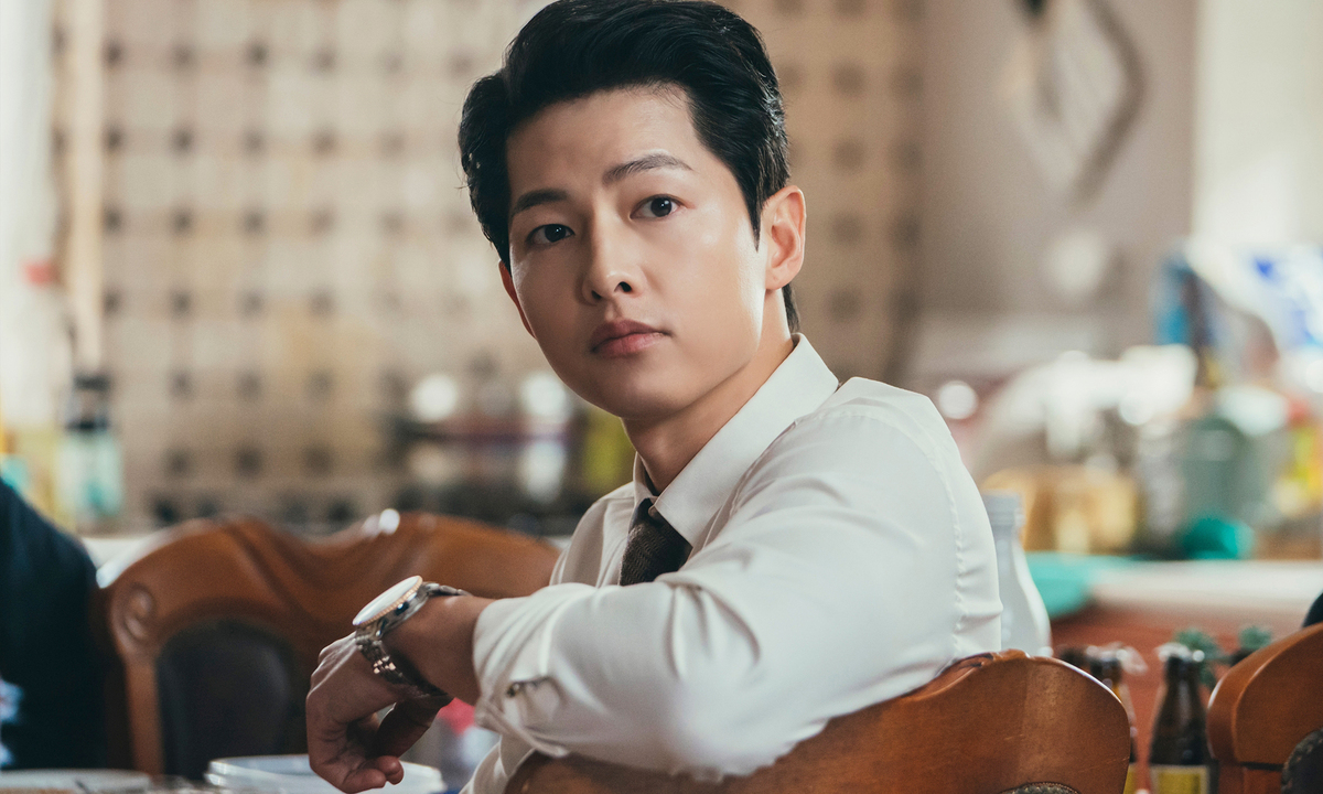 Song Joong Ki khiến bạn diễn quên lời thoại vì quá đẹp trai