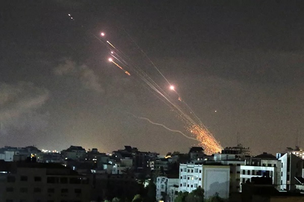 Mưa tên lửa dội xuống dải Gaza