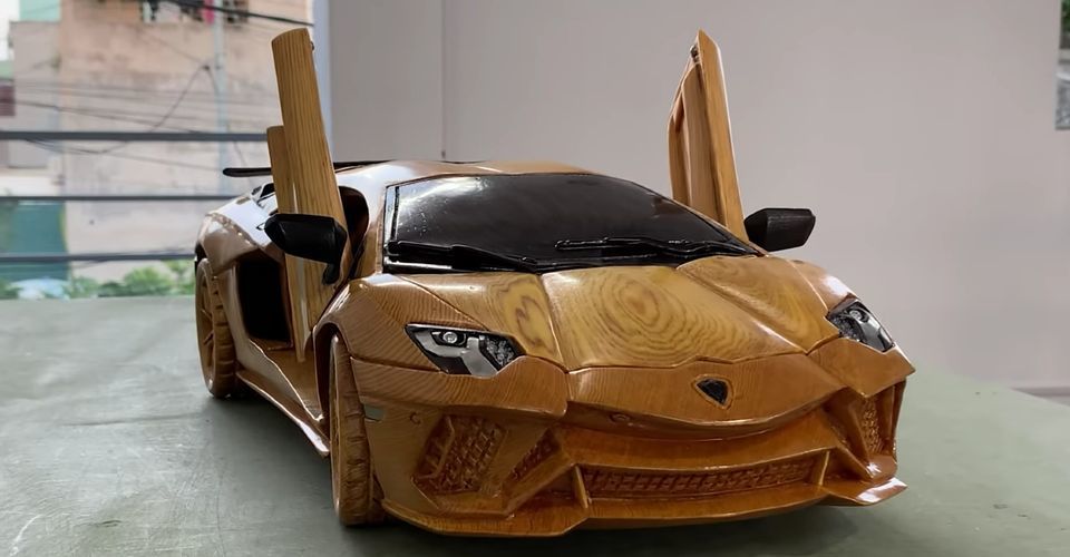 Siêu xe Lamborghini làm từ gỗ của nghệ nhân Việt lên báo ngoại